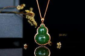 18K玫瑰金和田玉（碧玉）镶钻吊坠--单面葫芦18*25mm/阳绿
