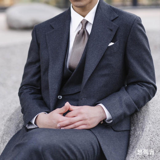 Hardy Minnis QZ² Super 150's澳洲美丽诺羊毛碳灰色全麻衬套装 商品图5