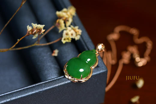 18K玫瑰金和田玉（碧玉）镶钻吊坠--单面葫芦15*23mm/苹果绿 商品图4