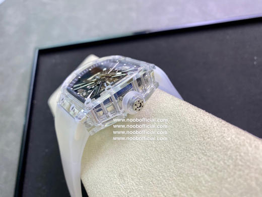 RM Factory重现理查德米勒的非凡运动品质
实现材料创新与钟表架构层面的融合，推出一代传奇RM12-01陀飞轮蓝宝石透明版 商品图12