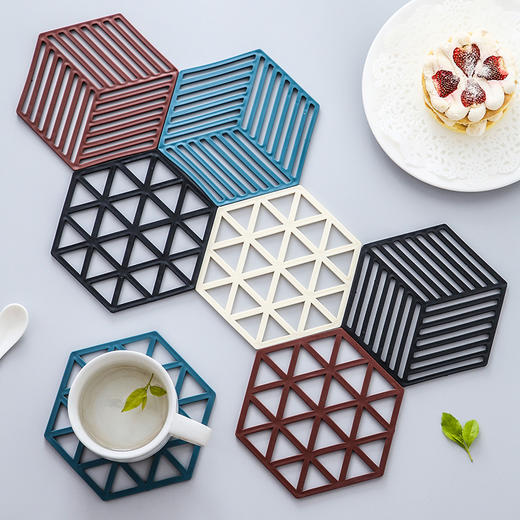 创意六边形硅胶餐桌垫隔热垫 北欧几何防烫垫碗垫厨房镂空杯垫 商品图0