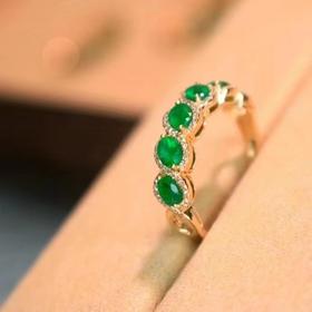 18K镶嵌祖母绿戒指