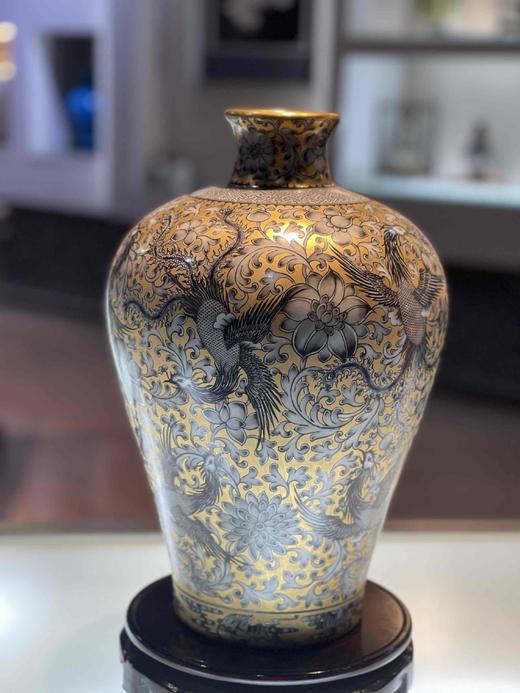 墨彩铺金九凤梅瓶 商品图0