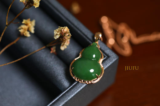 18K玫瑰金和田玉（碧玉）镶钻吊坠--单面葫芦18*25mm/阳绿 商品图2