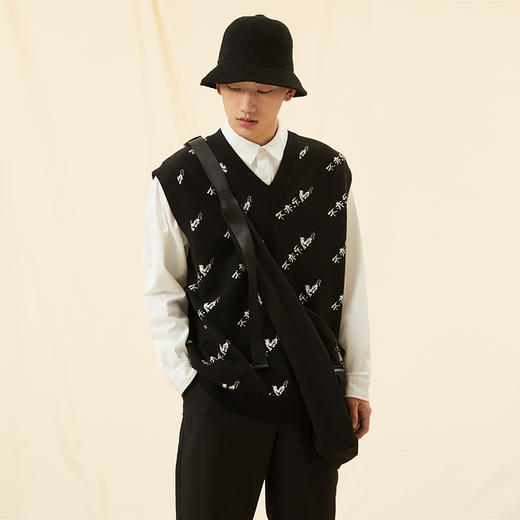 西遇V领毛衣背心男新款原宿风国潮虎针织马甲10122008 商品图0