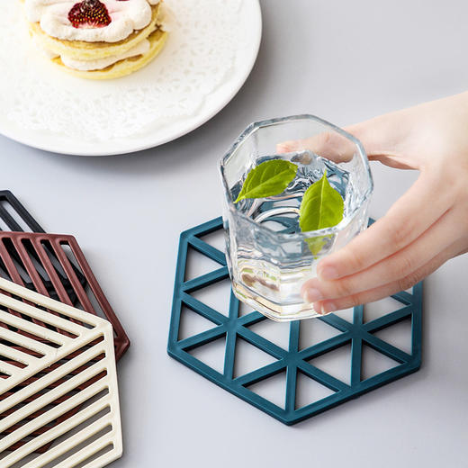 创意六边形硅胶餐桌垫隔热垫 北欧几何防烫垫碗垫厨房镂空杯垫 商品图1