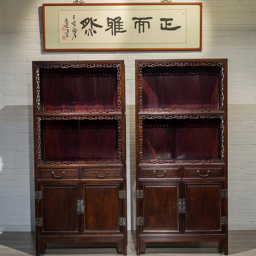 清 红木透雕拐子纹圈口双层亮格柜（一对） 商品图0