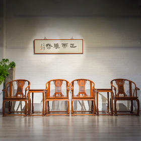 黄花梨镶瘿木束腰卷草纹托泥圈椅成堂（四椅两几）