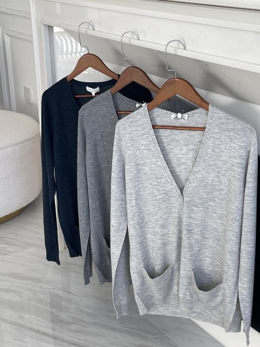 ¥580·专柜2折·法国奢牌EB精纺羊绒·女士精纺系扣口袋开衫gys

私席经典衣橱·新年精纺羊绒特卖·成本价回馈𝟝款经典 商品图4