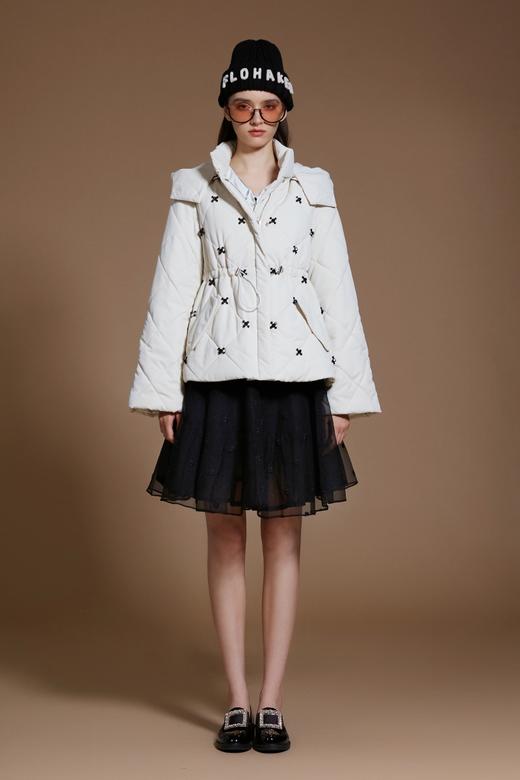 白色手工订制黑钻花收腰棉服 商品图1