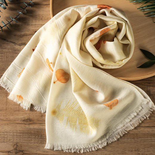 斗贤 古法生态植物纯手工印染纯羊毛围巾·花色款（成品） +附植物生态染·麻布包（材料包） 商品图0