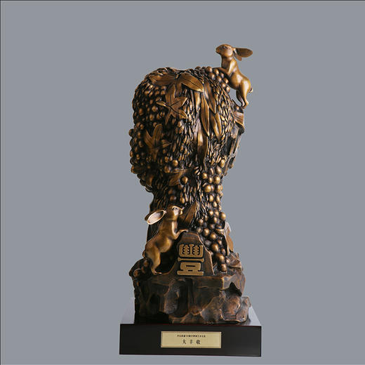 宇达青铜摆件 十二生肖兔《大丰收》创意装饰  家居工艺摆件  高52cm 商品图0