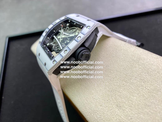 RICHARD MILLE 理查德米尔--全碳纤维「RM61-01终极跑道」再次与牙买加短跑运动员 Yohan Blake 合作设计，独特的非对称式表壳传递出动力与速度感 商品图7