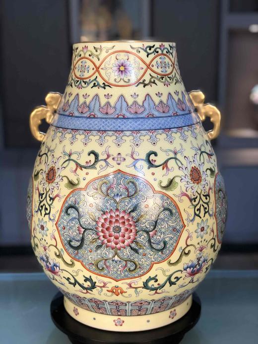 粉彩缠枝莲开窗福筒尊 商品图0