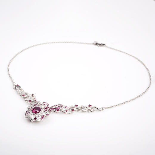 「五行」系列之“火”红宝石钻石项链戒指两戴款
无烧GRS主证鸽血红红宝石2.03克拉，
18k白金19.74克

副石钻石1.5克拉，红宝石1.38克拉 商品图3