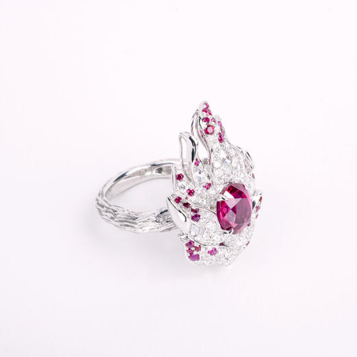 「五行」系列之“火”红宝石钻石项链戒指两戴款
无烧GRS主证鸽血红红宝石2.03克拉，
18k白金19.74克

副石钻石1.5克拉，红宝石1.38克拉 商品图7