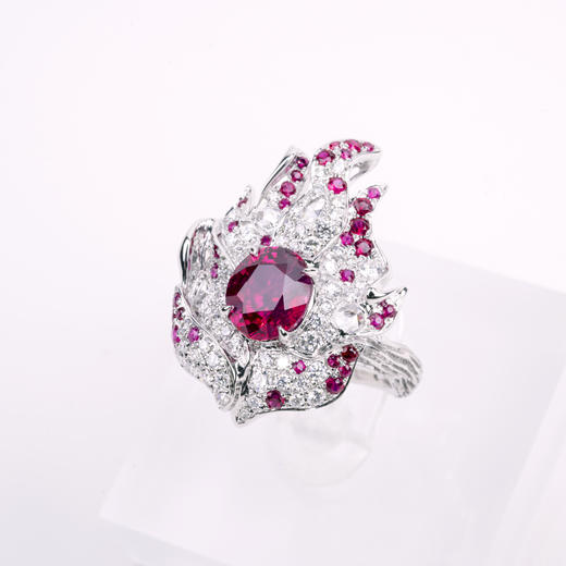 「五行」系列之“火”红宝石钻石项链戒指两戴款
无烧GRS主证鸽血红红宝石2.03克拉，
18k白金19.74克

副石钻石1.5克拉，红宝石1.38克拉 商品图10