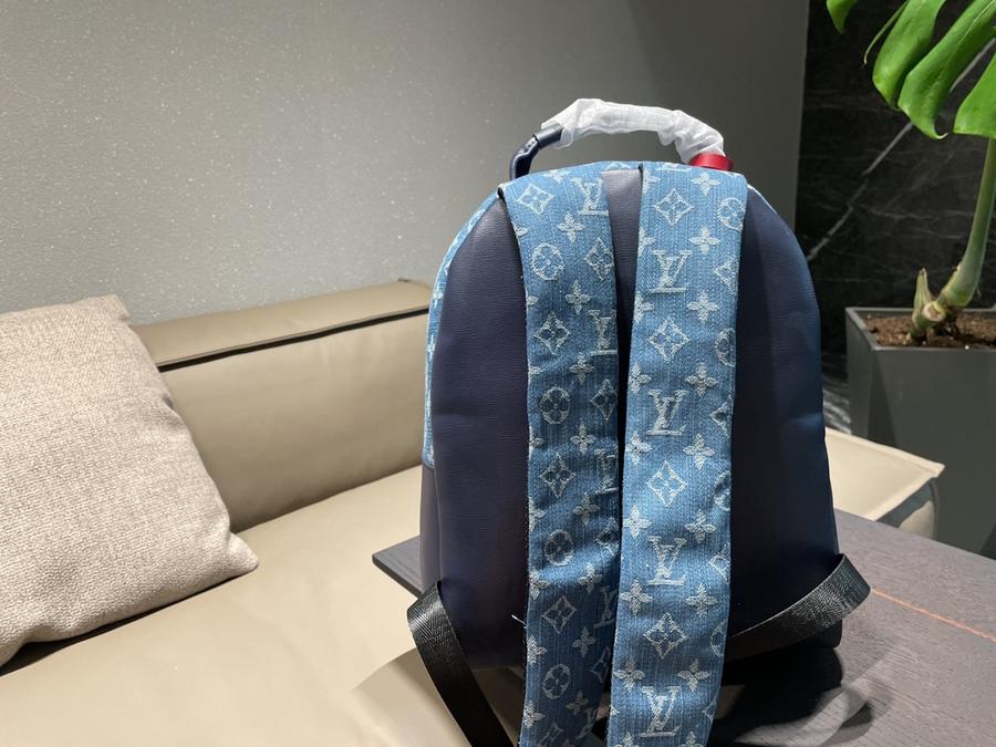 点此购买 lv×nigo拼接满印双肩包 sj206387