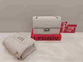 4F啄木鸟牛皮女包