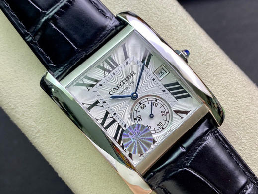 JF卡地亚W5330003英式坦克系列 版本，原版1904MC自动机械机芯，表径:34mmX44mm，使用原版烤钢蓝表针，使表针色泽均匀 商品图13
