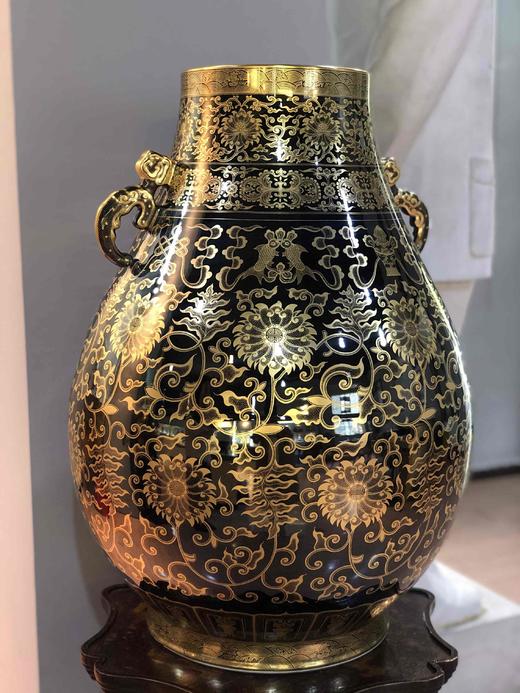 皇家御用乌金釉描金八宝缠枝纹福筒瓶 商品图0