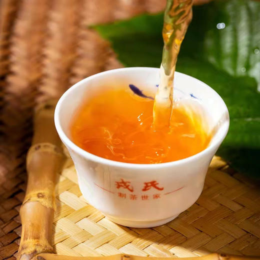 【收藏珍品】云南普洱茶 勐库戎氏2012年大叶青饼 普洱茶生茶500g 商品图3