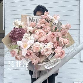 《卡布奇诺》低饱和度色系混搭花束