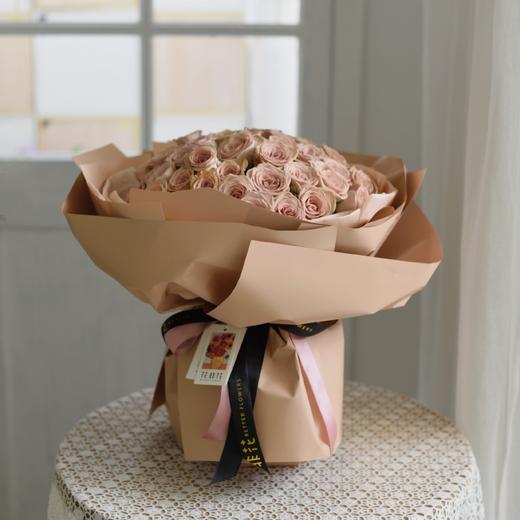 52枝卡布奇诺玫瑰 低饱和度颜色花束 商品图0