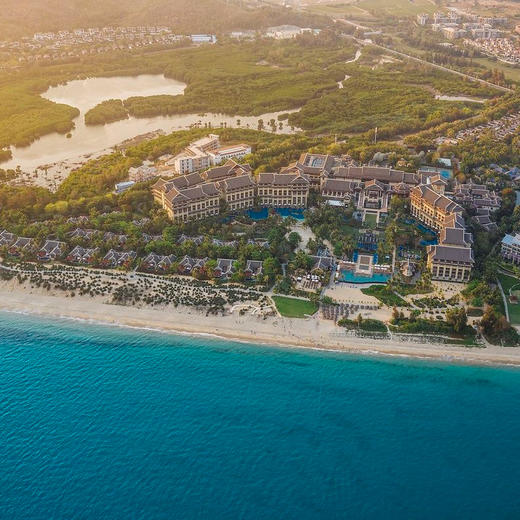 双12大促！2晚/3晚/5晚【金茂三亚亚龙湾丽思卡尔顿酒店】入住丽思阁，含豪华专车接/送机、海鲜烧烤自助晚餐、丰富休闲活动、专业旅拍等，打卡亚龙湾顶奢！ 商品图1