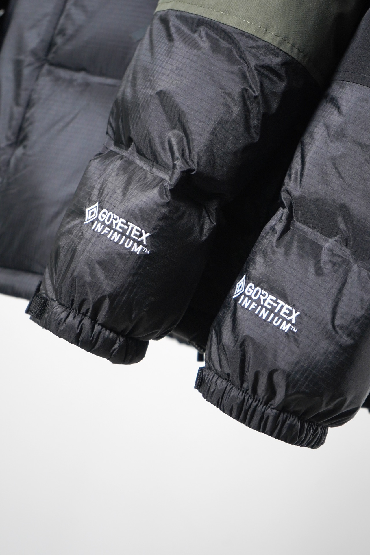 点此购买 北面男款鹅绒97巅峰连帽羽绒服 bs206698