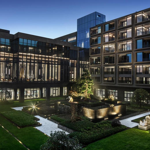 2天1晚【宁波东钱湖华茂希尔顿酒店】入住园景阳台房，享双人早餐，打卡宁波亲子推荐款酒店，奢华中享受独特的宁静美景~ 商品图1