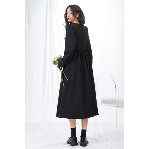 西遇V领连衣裙女早春2023年新款复古法式蝴蝶结小黑裙10120073 商品图2