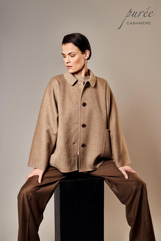 #1207「4 BUTTONS SHORT COAT   」85% WOOL 15% CASHMERE  大贴袋短大衣 商品图1