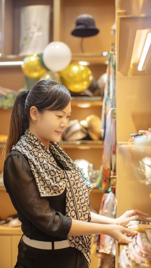 优品堂《雍容华贵》100％重磅桑蚕丝140Ⅹ140方巾 商品图7