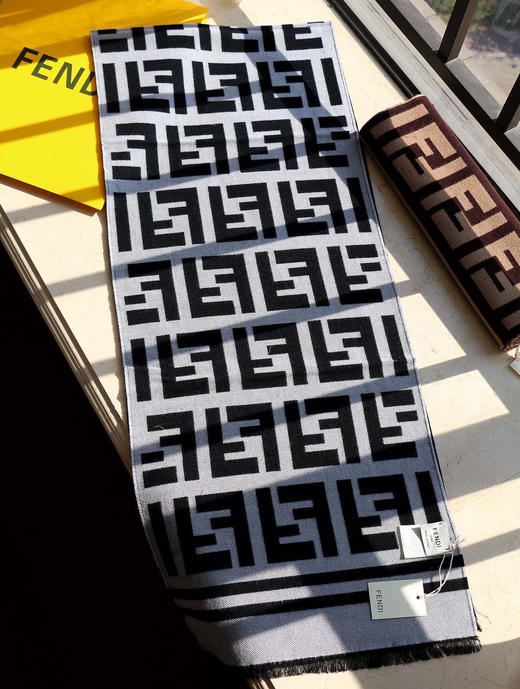 Fendi老花围巾-白色 商品图2