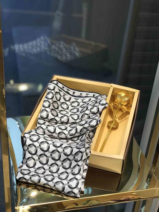 优品堂《雍容华贵》100％重磅桑蚕丝140Ⅹ140方巾 商品图8