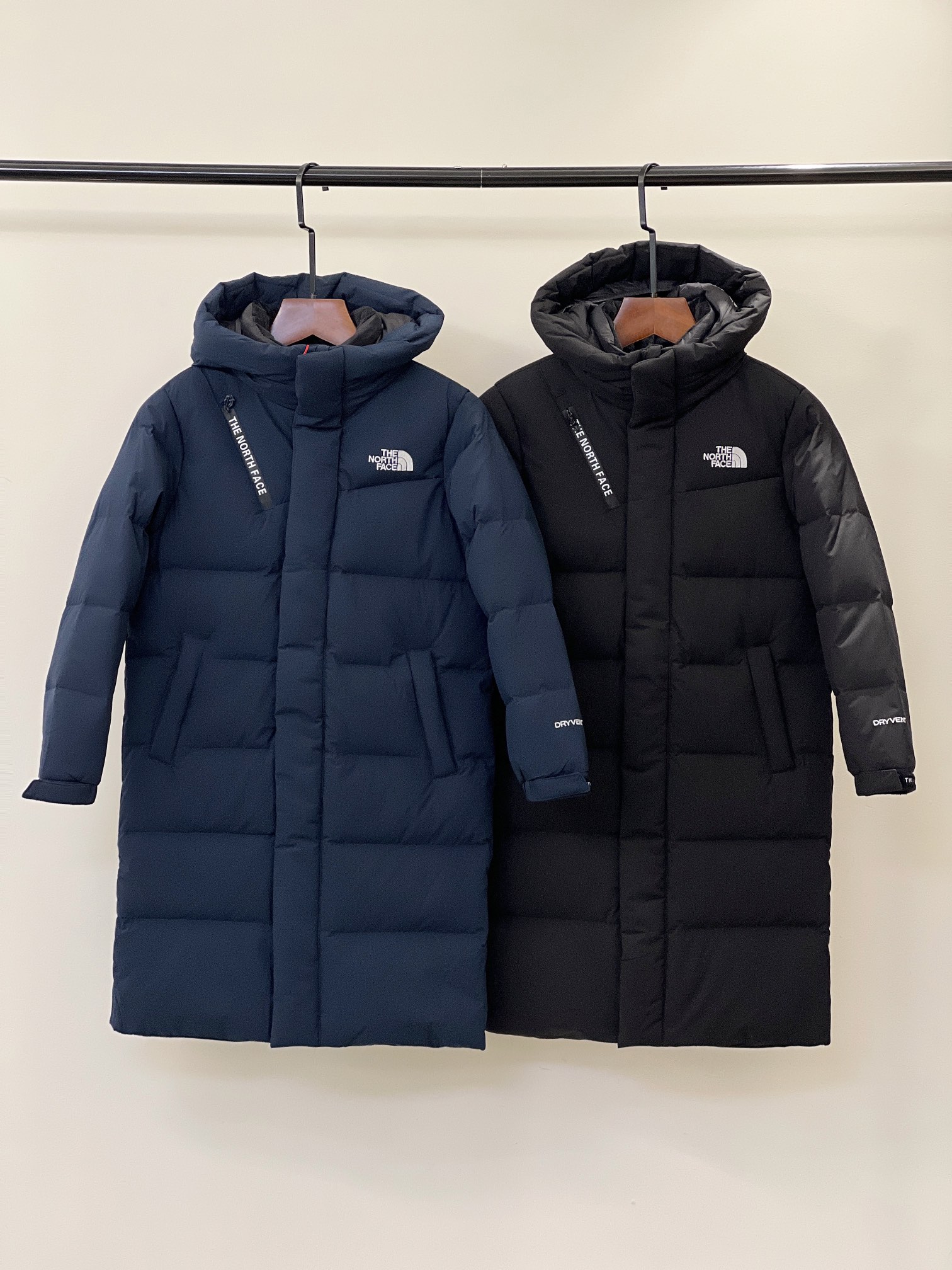 点此购买 北面儿童长款连帽羽绒服 xj206940