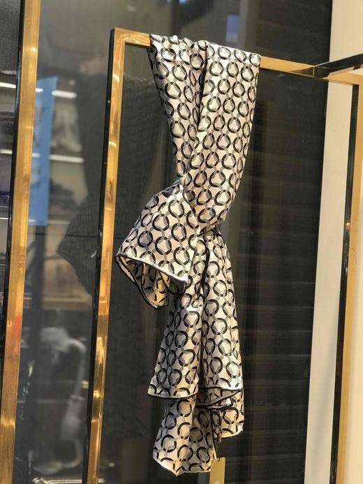 优品堂《雍容华贵》100％重磅桑蚕丝140Ⅹ140方巾 商品图6