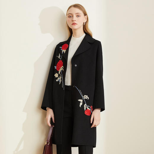 LH902斯尔丽瑟俪2021冬新款精致钉珠绣花修身显瘦中长羊毛大衣女 商品图2