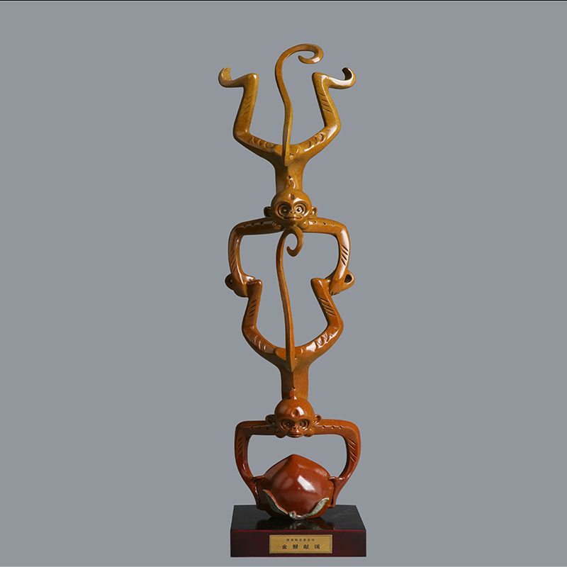 宇达青铜摆件   韩美林作品 
 十二生肖猴《金猴献瑞》创意装饰 家居工艺摆件  高56cm