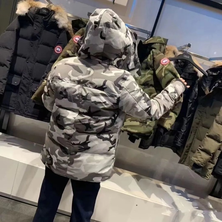 大鹅黑标 限定泼墨灰迷彩羽绒服!