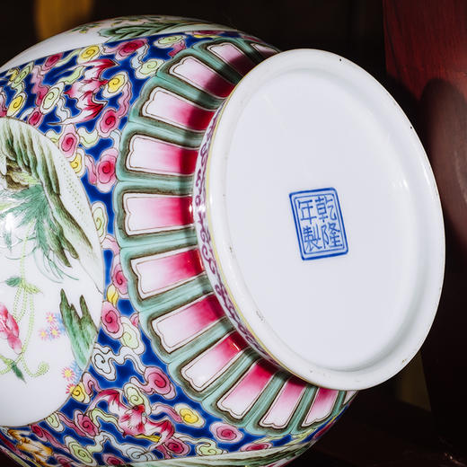 【皇窑】清乾隆珐琅彩四季花卉纹瓶 商品图2