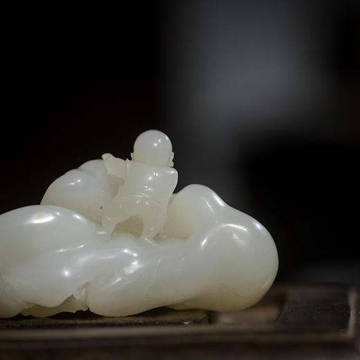 尤志光作品和田玉籽料雕人物把件 商品图1