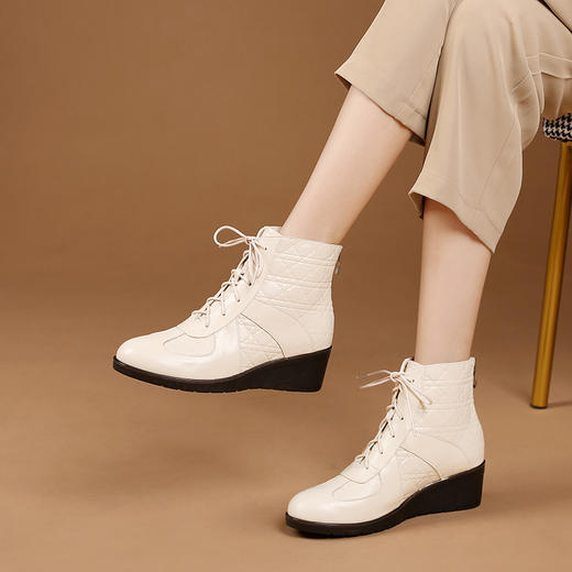 冬季坡跟圆头短靴女大码黑色米白色绒里中跟女靴RB-XYMk467 商品图1