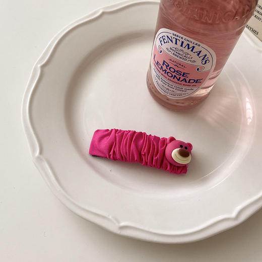 立体小熊发箍可爱大肠发圈甜美发饰洗脸头箍卡通草莓熊羊羔毛发夹 商品图6