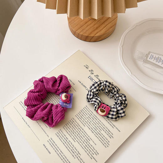 立体小熊发箍可爱大肠发圈甜美发饰洗脸头箍卡通草莓熊羊羔毛发夹 商品图9