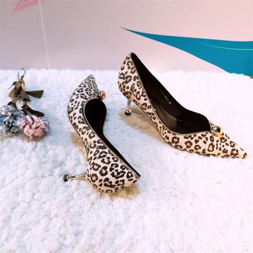 IUIU 豹纹高跟浅口单鞋 商品图3