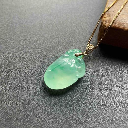 高冰种厚庄阳绿翡翠桃子金猴捧寿 商品图1