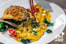 松露盐鲈鱼佐秃黄油