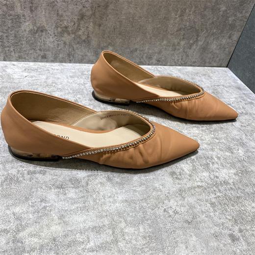 IUIU 春夏羊皮水钻尖头平底单鞋 商品图2